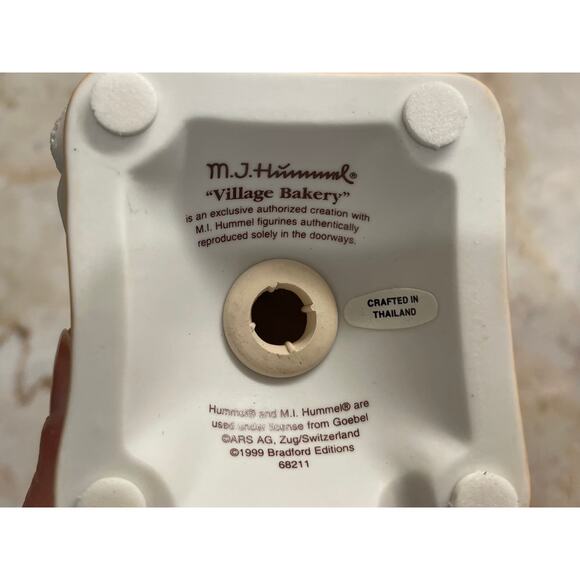 VTG M.I. Hummel Bavarian Village Christmas Ornaments, set of 3, "Village Bakery" - Picture 7 of 8